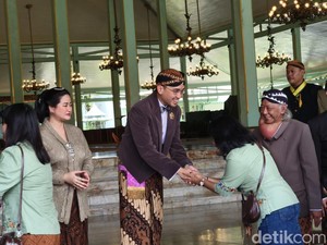 Momen Mangkunegara X Halalbihalal dengan Warga di Pura Mangkunegaran