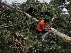 Angin Kencang Terjang Sumedang, Belasan Rumah Rusak
