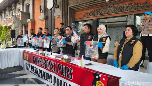 Konferensi pers perkembangan penyelidikan kasus pembunuhan bule Belanda di Mapolda Bali, Sabtu (28/3/2026). (Foto: Abid Ahmad Ibrahim/detikBali)