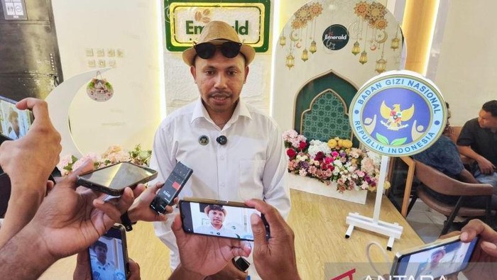 Koordinator Wilayah BGN Nabire Marsel Asyerem. (ANTARA/Ali Nur Ichsan)