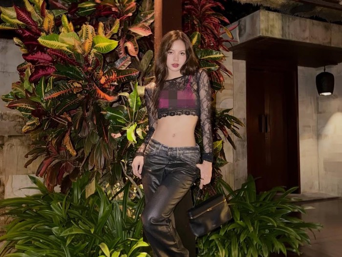 Lisa BLACKPINK liburan ke Bali.