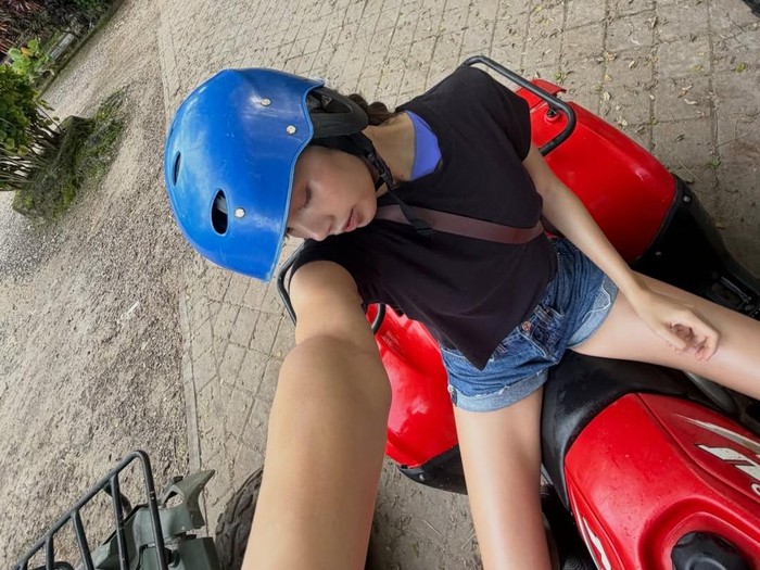 Lisa BLACKPINK liburan ke Bali.