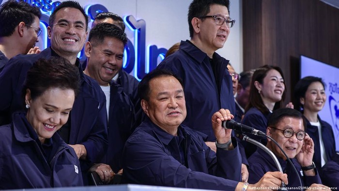 Partai Bhumjaithai Thailand yang dipimpin taipan konservatif Anutin Charnvirakul memenangkan pemilu umum Februari lalu (Nattaphon Phanphongsanon/ZUMA/picture alliance)