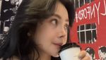 Mawar AFI Asyik Minum Kopi hingga Masak Indomie di Amerika!