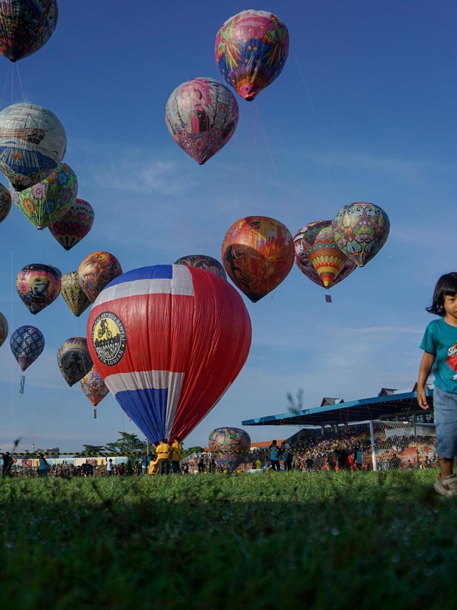 Langit Pekalongan Dipenuhi Balon Udara