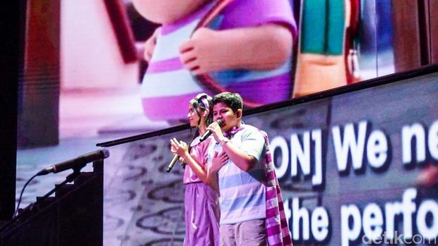 Sejumlah pengunjung memadati area panggung saat acara meet & greet film Jumbo di Trans Studio Cibubur, Sabtu (28/3/2026). Kegiatan bertema 