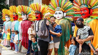 Ondel-ondel Meriahkan Setu Babakan, Wisata Budaya Diserbu Saat Lebaran