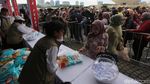 Pasar Murah di Monas Diserbu Warga, 100 Ribu Kupon Sembako Disebar