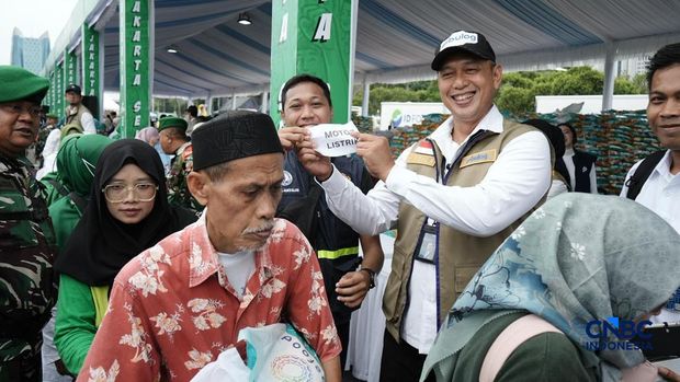 Pemerintah menggelar bazar rakyat dan hiburan gratis di kawasan Monumen Nasional (Monas), Sabtu (28/3/2026), sebagai bagian dari upaya merayakan Idulfitri bersama masyarakat. (CNBC Indonesia/Ferry Sandi)