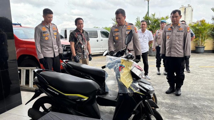 Polisi mengungkap sindikat pencurian kendaraan bermotor di wilayah Kota Bekasi, Jawa Barat.