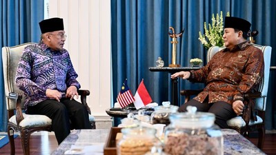 Momen Prabowo Sambut Anwar Ibrahim di Istana hingga Semobil Antar Pulang