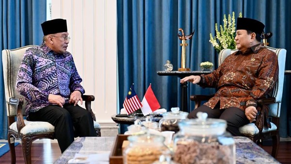 Momen Prabowo Sambut Anwar Ibrahim di Istana hingga Semobil Antar Pulang