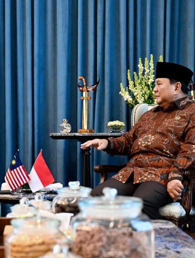 Momen Prabowo Sambut Anwar Ibrahim di Istana hingga Semobil Antar Pulang