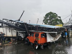 Tumbangnya Reklame Raksasa di Buahbatu Bandung