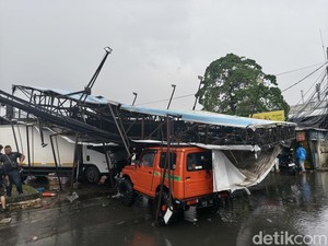 Tumbangnya Reklame Raksasa di Buahbatu Bandung