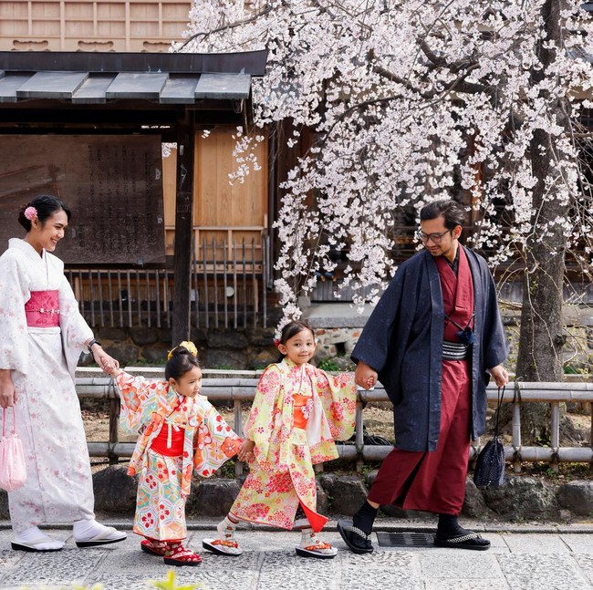 Sakura Mekar di Kyoto, Wisatawan Berburu Foto Musim Semi