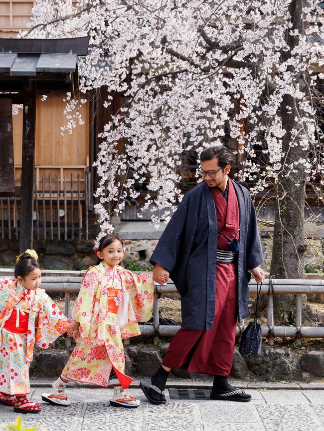 Sakura Mekar di Kyoto, Wisatawan Berburu Foto Musim Semi
