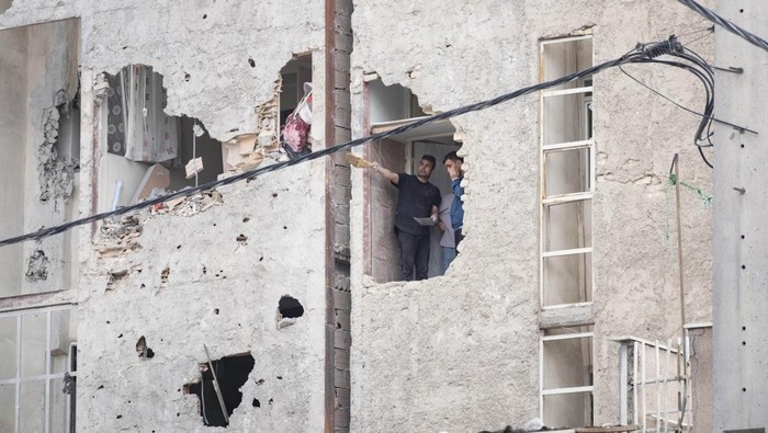Kerusakan pada gedung permukiman di Teheran, Iran, akibat serangan AS-Israel pada akhir Maret lalu (dok. NurPhoto via Getty Images/NurPhoto)
