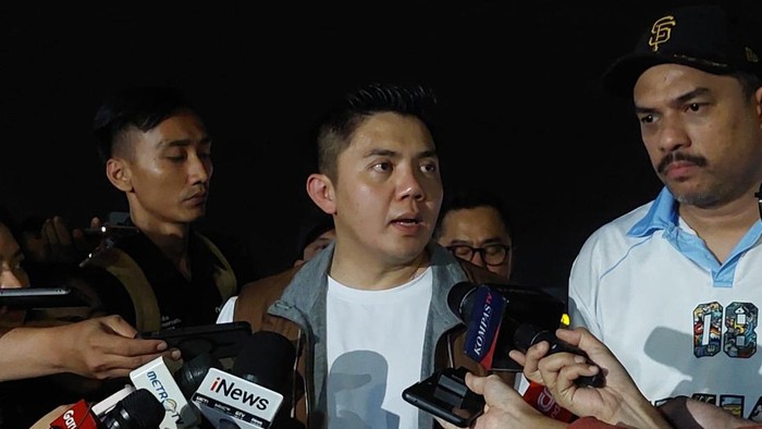 Seskab Teddy Indra Wijaya saat meninjau bazar rakyat di Monas
