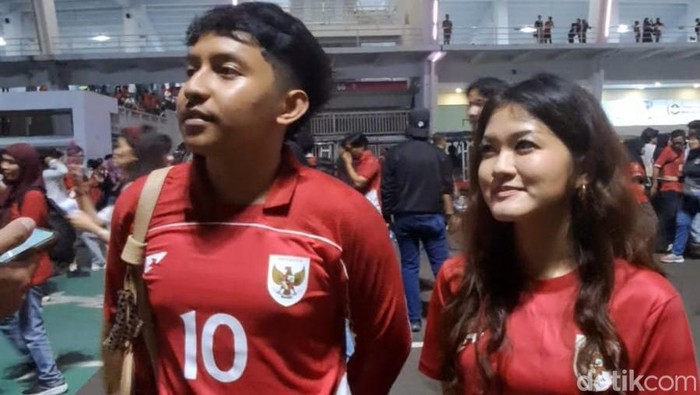 Mauro dan Kezia, Suporter Timnas Indonesia di GBK dalam FIFA Series 2026.