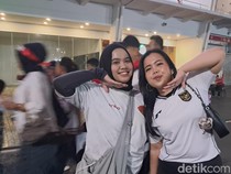Antre Tapi Happy: Cerita Suporter Timnas Indonesia Masuk GBK