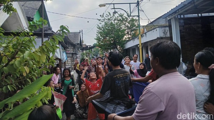 Tradisi udik-udikan di Gresik