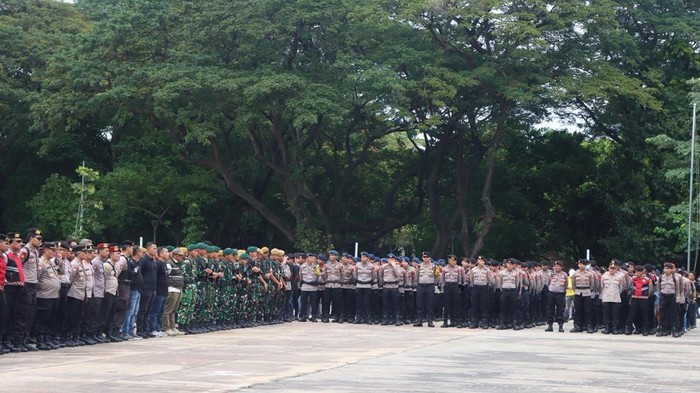 Wakapolda Metro Jaya Brigjen Dekananto Eko Purwono memimpin langsung apel pengamanan pembagian sembako dan pasar murah di kawasan Monumen Nasional (Monas), Jakarta Pusat hari ini, Sabtu (28/3/2026).