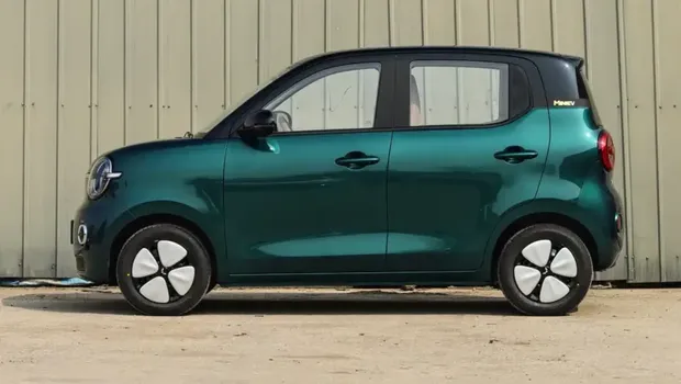 Wuling Hongguang Mini EV terbaru.