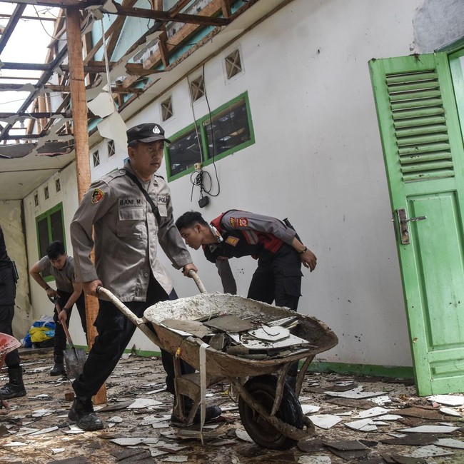 Angin Puting Beliung Hantam Ciamis, Puluhan Rumah Porak-poranda