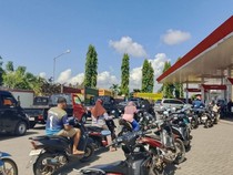 Stok BBM di SPBU Bone Dikeluhkan Warga, Pengendara Antre hingga 3 Jam