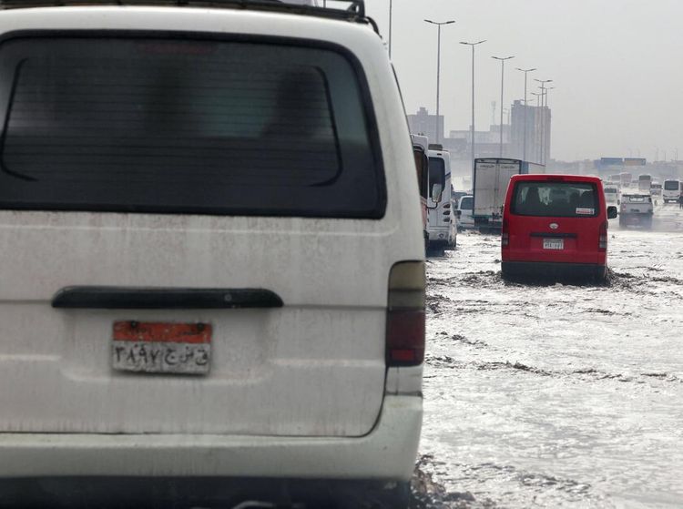 Badai Petir dan Hujan Deras Guyur Kairo, Aktivitas Warga Terganggu
