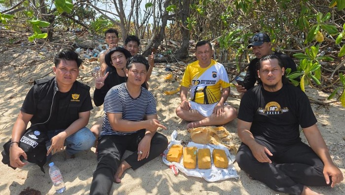 Barang Bukti sabu-sabu 4 kilogram yang ditemukan polisi di Pulau Ulat Bulu, Belitung