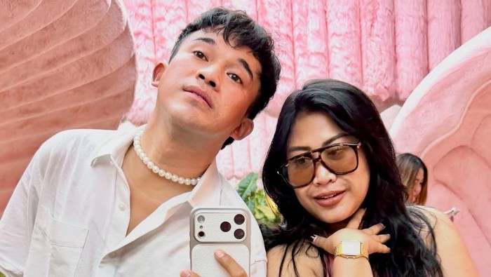 Boiyen liburan bareng Anwar BAB ke Thailand.