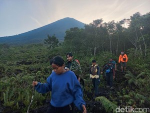 2 Pendaki Gunung Lemongan Lumajang Dievakuasi, Ini Penyebabnya