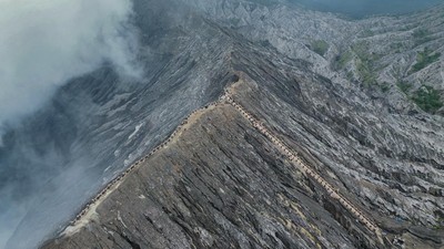 Bromo Jadi Favorit! Puluhan Ribu Wisatawan Padati TNBTS Saat Lebaran