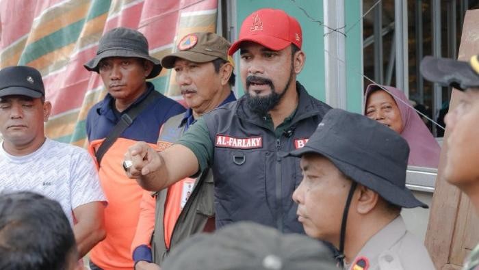 Bupati Aceh Timur Iskandar saat mengecek Huntara di Dusun Pelalu, Kecamatan Pante Bidari.