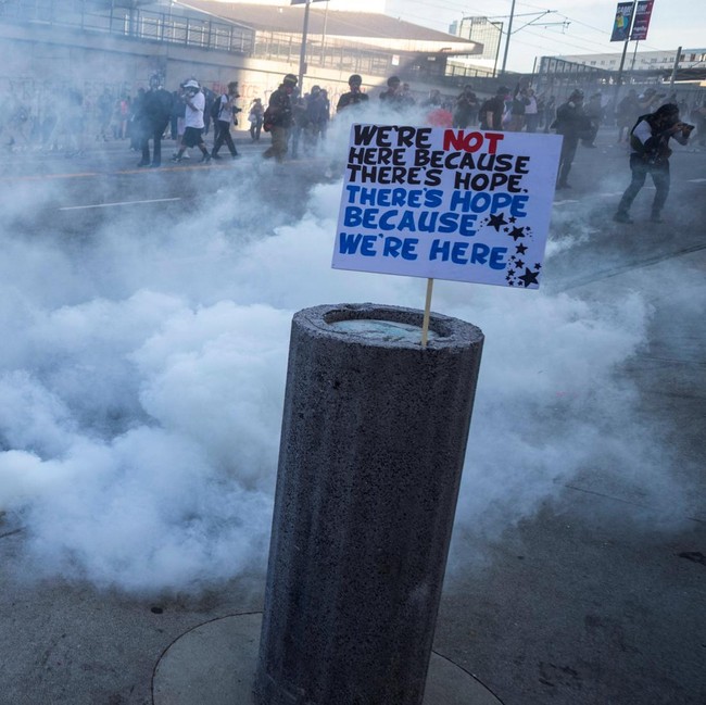 Chaos di Los Angeles! Demo No Kings Berujung Gas Air Mata