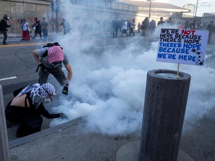 Chaos di Los Angeles! Demo No Kings Berujung Gas Air Mata