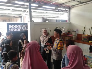Emosi Para Korban Investasi Bodong Geruduk Rumah Pelaku di Tenjo Bogor
