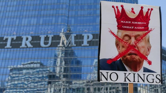Gelombang protes bertajuk No Kings menggema di New York, Sabtu (28/3/2026), ketika ribuan demonstran turun ke jalan menyuarakan penolakan terhadap kebijakan pemerintahan Presiden Amerika Serikat, Donald Trump. REUTERS/Jim Vondruska