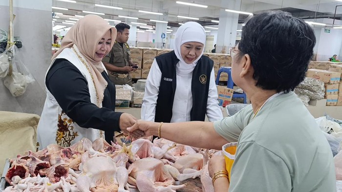 Gubernur Khofifah didampingi Pj Bupati Lisdyarita di Pasar Legi Ponorogo