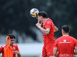 Para pemain menjalani berbagai menu latihan, mulai dari penguatan fisik, strategi permainan, hingga penyelesaian akhir.