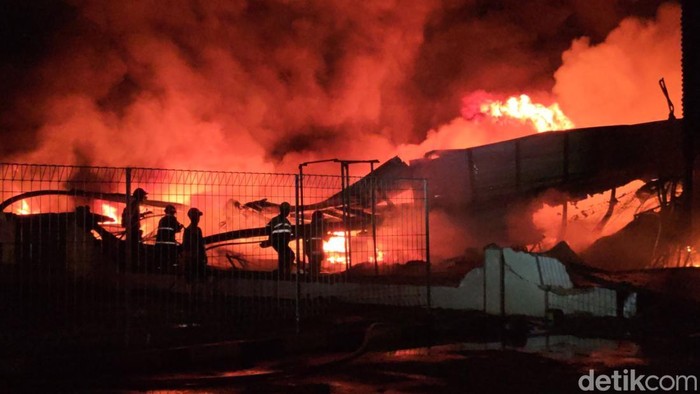 Kebakaran pabrik di Bogor