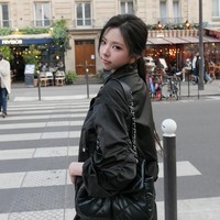 Runner up Miss Korea 2022 itu menekan hidungnya untuk membuktikan bahwa ia tidak pernah melakukan operasi di bagian hidung. Foto: dok. Instagram @goxnniee