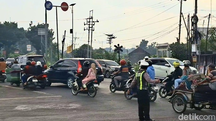 Kondisi Simpang Mengkreng pada Minggu (29/3/2026) sore