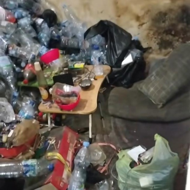 Penampakan Kontrakan Penuh Tumpukan Sampah yang Bikin Penyewa Diusir Pemilik