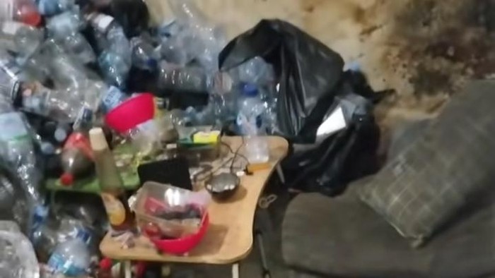 Kontrakan penuh sampah di Serpong, Tangerang Selatan.