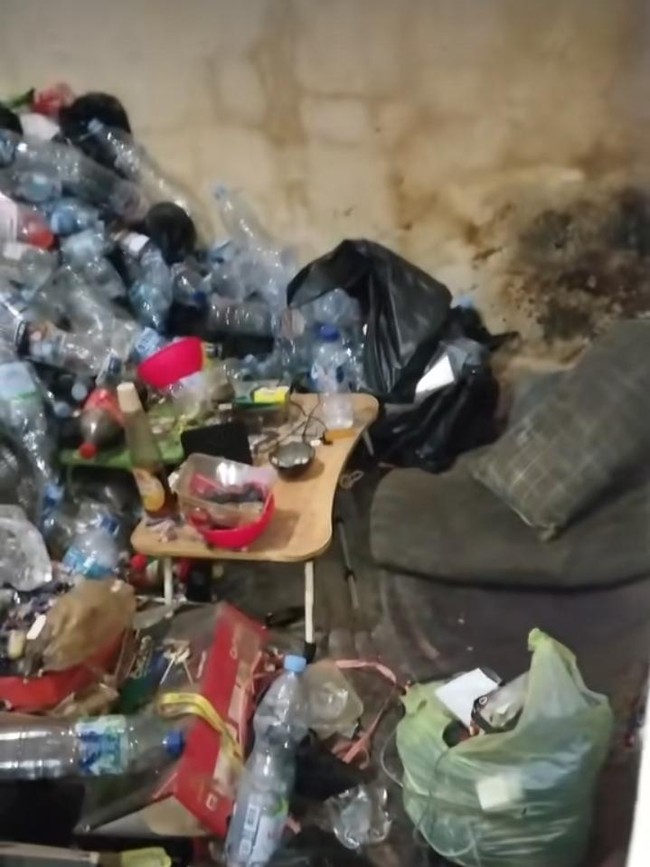 Penampakan Kontrakan Penuh Tumpukan Sampah yang Bikin Penyewa Diusir Pemilik