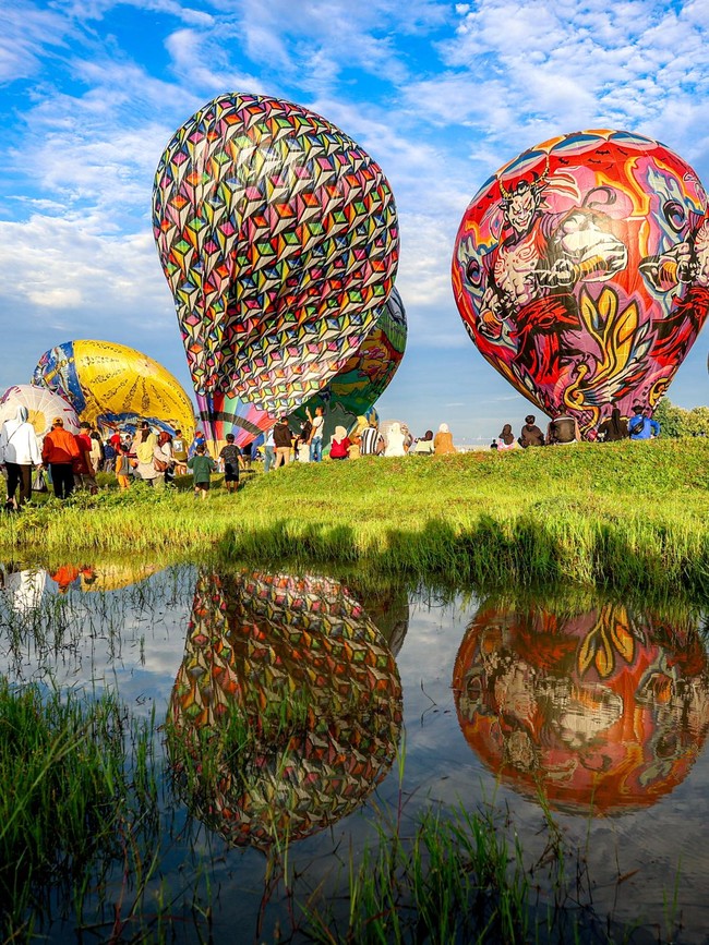 Langit Ponorogo Penuh Warna, 44 Balon Udara Terbang di Reog Balon Carnival