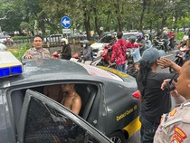 2 Maling Motor di Margorejo Surabaya Ditangkap, Warga Beri Salam Olahraga